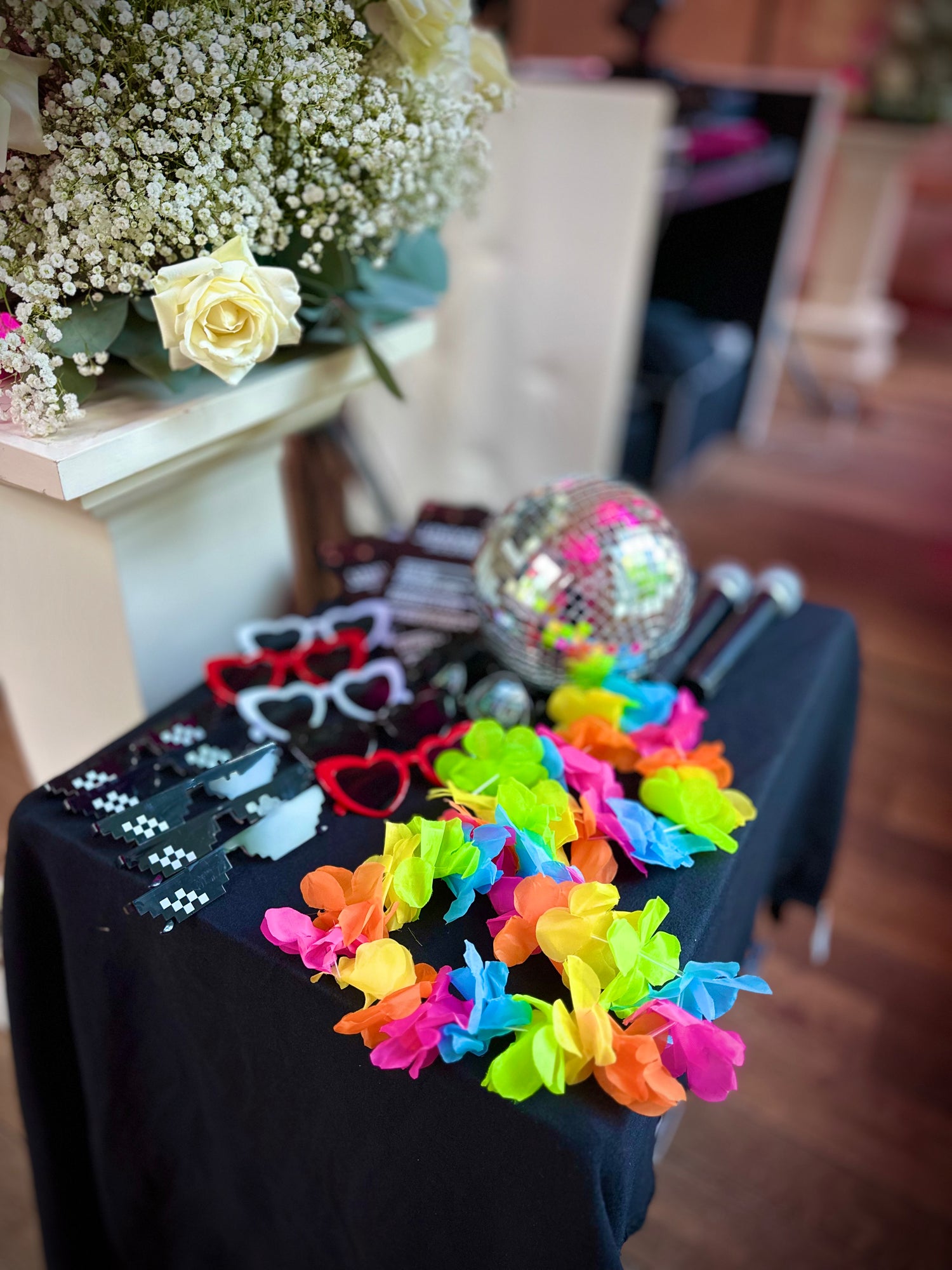 photobooth premium props hartjesbrillen discobal miscrofoons slinger