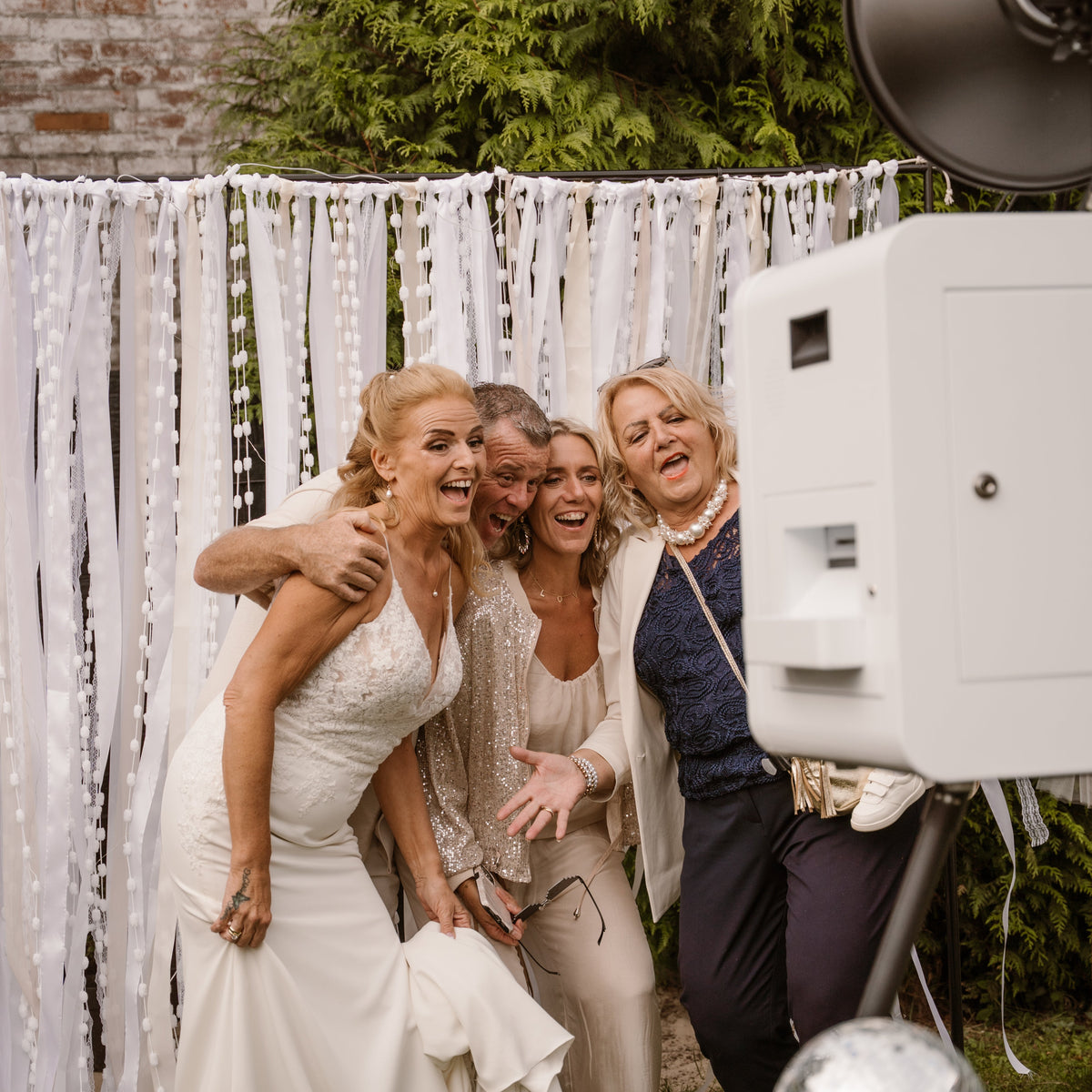 White Whisper backdrop voor bruiloft - photobooth huren FizzBooth 